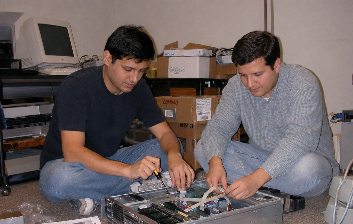 Hermanos Edgar y José Landívar, fundadores de PaloSanto Solutions